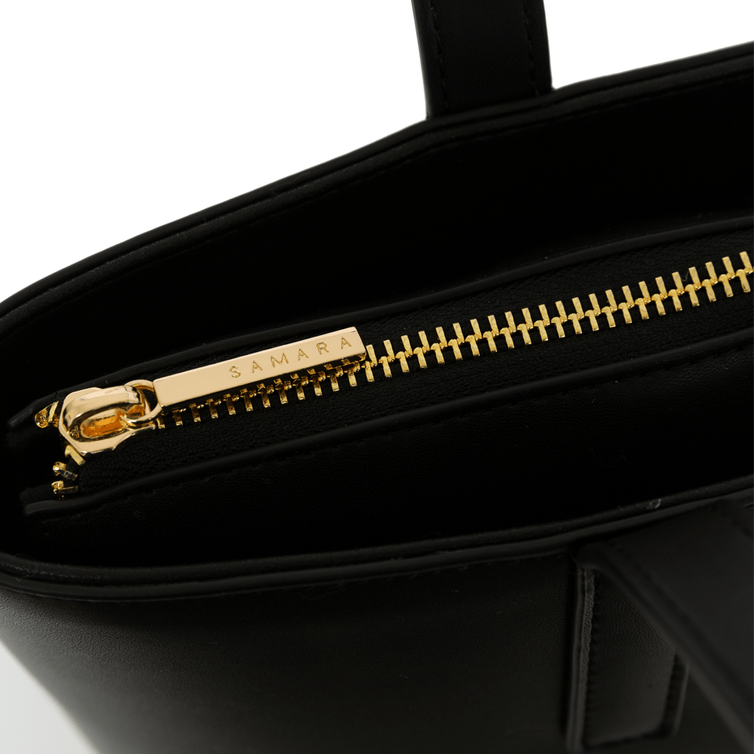 Tote with top zipper closure