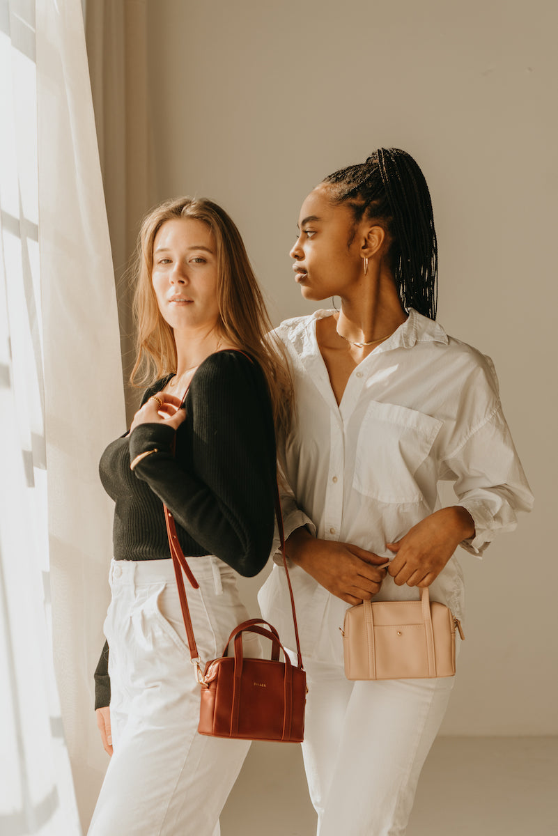 Apple Mini Crossbody – SAMARA